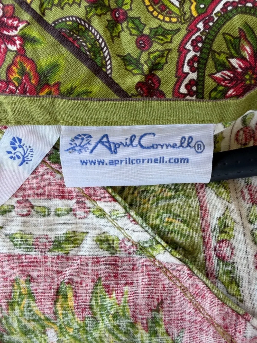April Cornell Whimsical Paisley Christmas Holiday Tablecloth 61x101 Festive GUC
